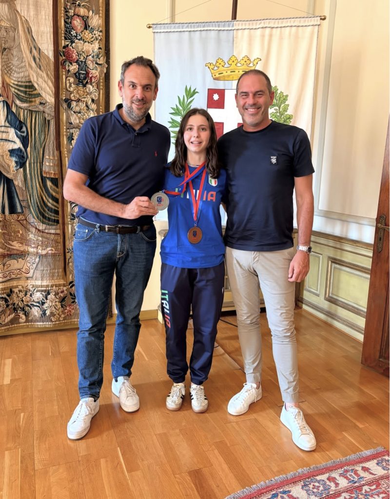 Premiazione di Ariel Pastro con il Sindaco di Treviso Conte e l'assessore Manera